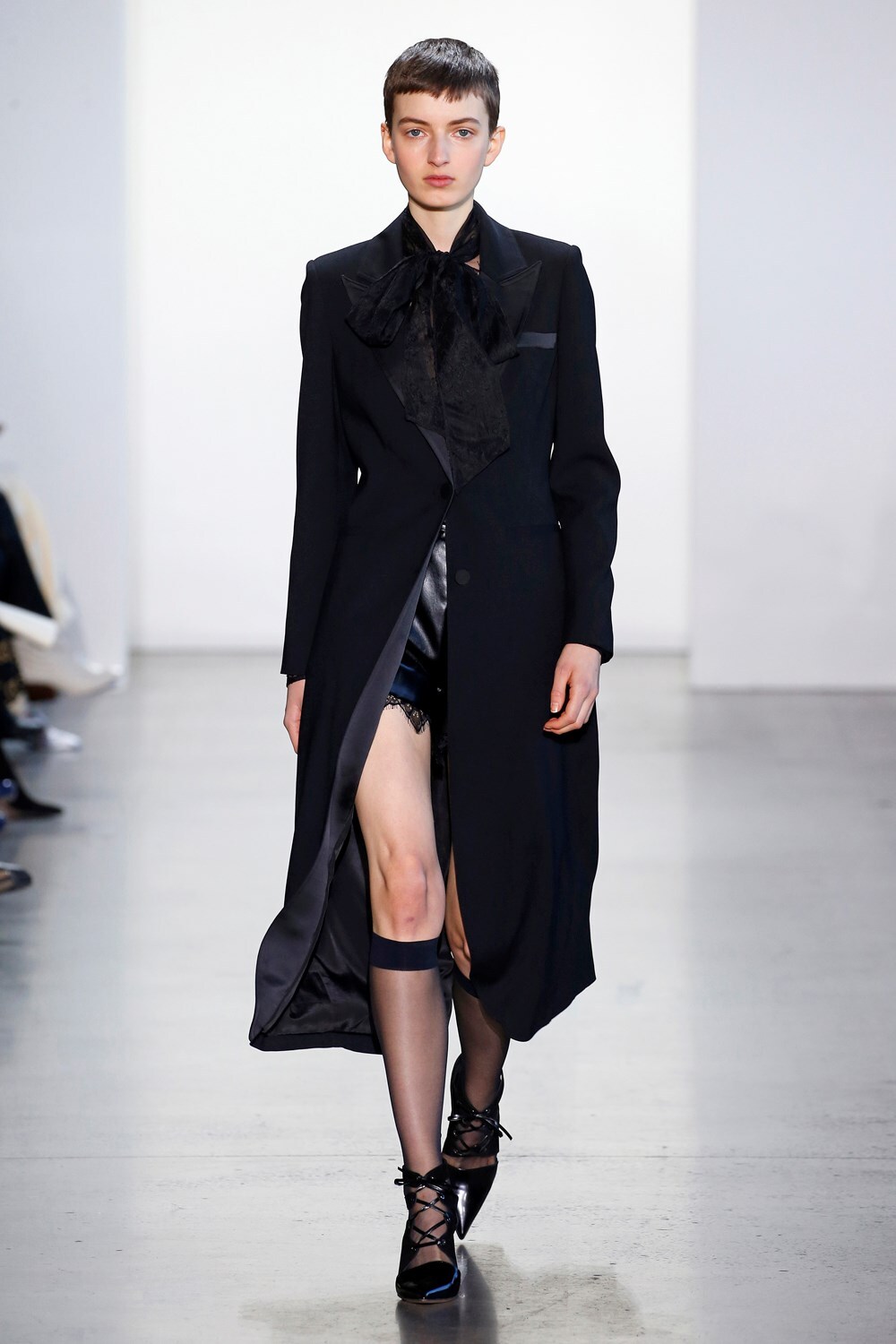 FW19DLR_Selfportrait_look_11