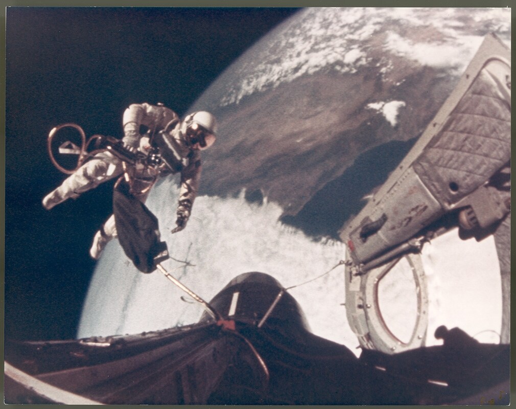 James McDivitt, Ed White Walking in space (EVA), Gemini 4, J