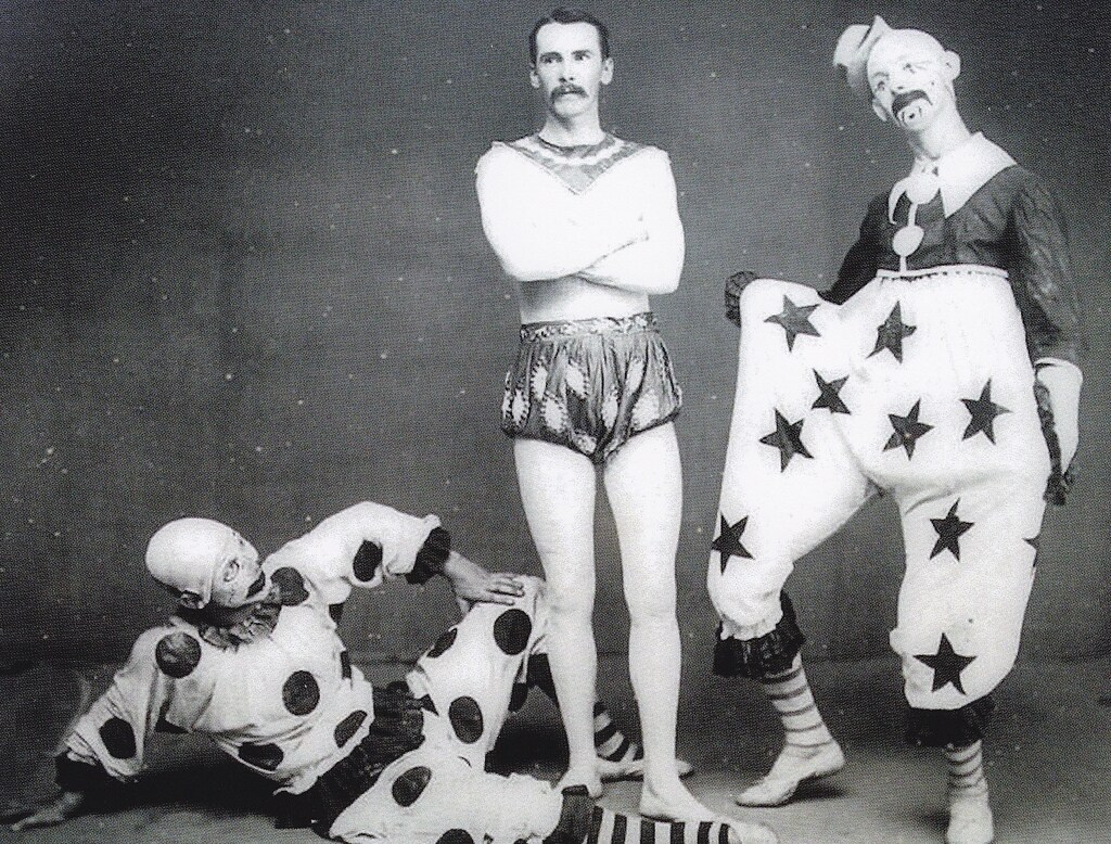 Hobart as a mime named Smutty in a two-man production of Hen
