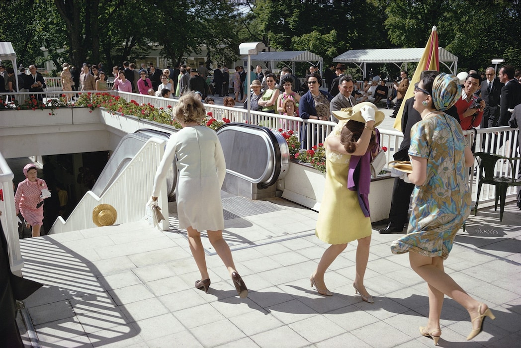 Longchamps, Paris 1967 © Joel Meyerowitz