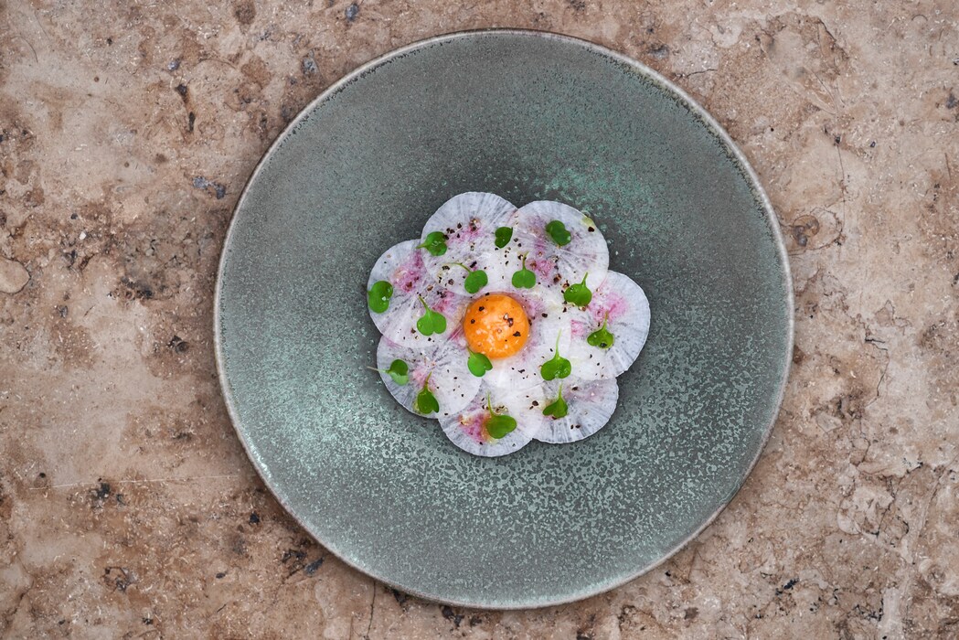 Fillet steak Tartare quail egg, sourdough & truffl