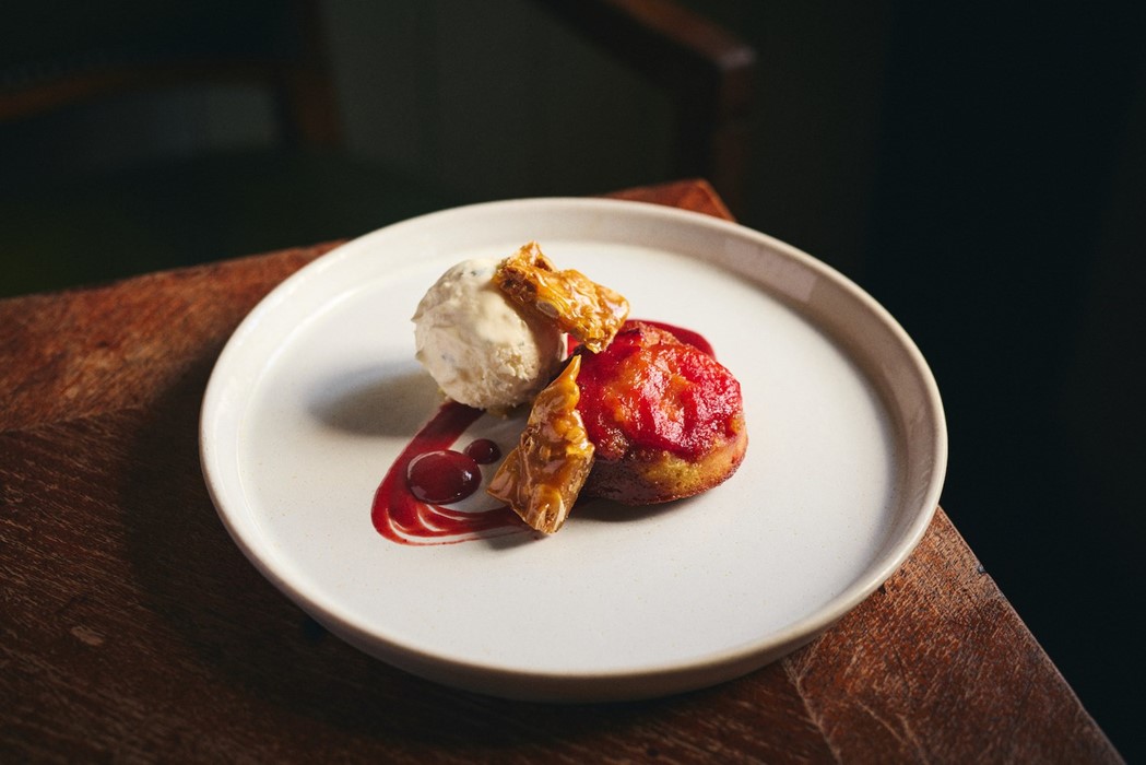 202208_Mutton_Plum upside-down cake1