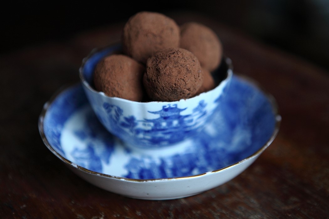 A teacup of Emperor&#39;s Breakfast Truffles