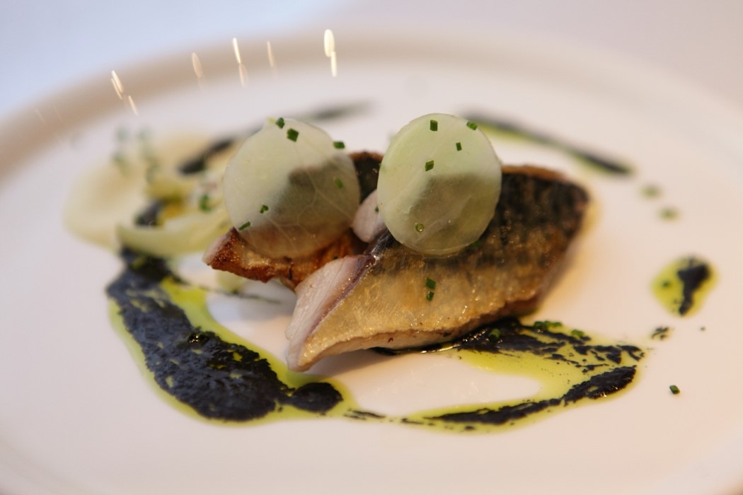 Green and black mackerel at Ametsa with Arzak Instruction