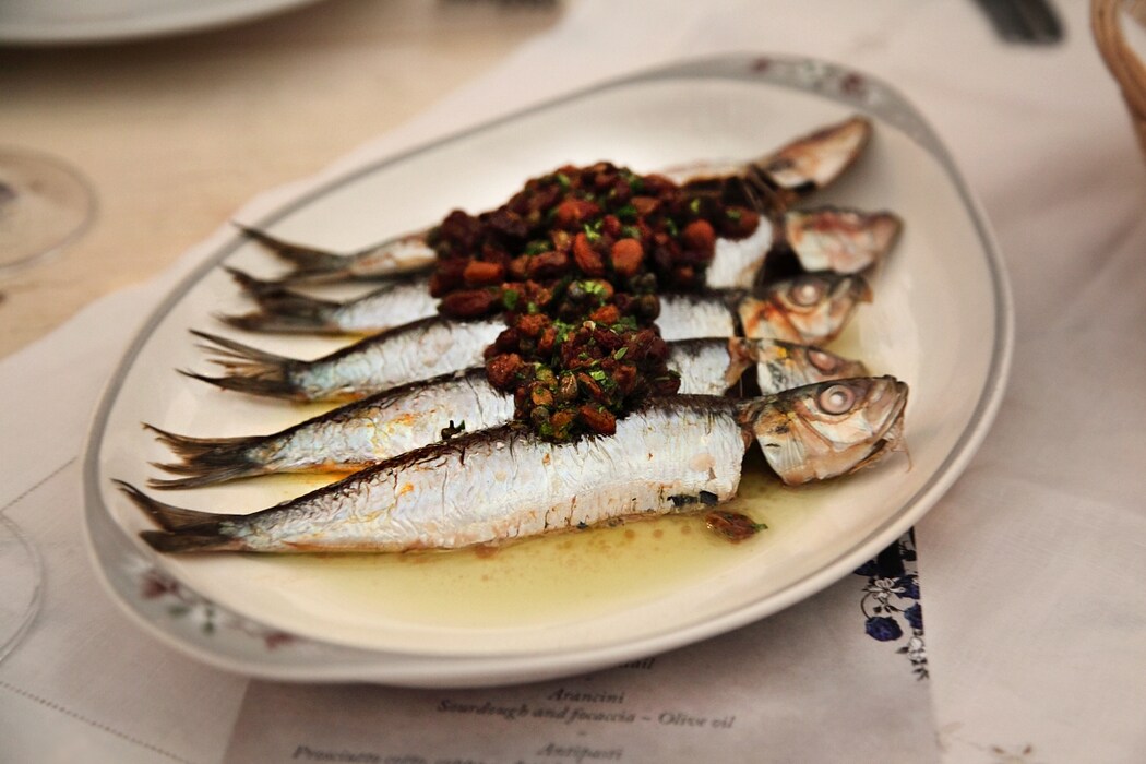 Sardines, capers and raisins