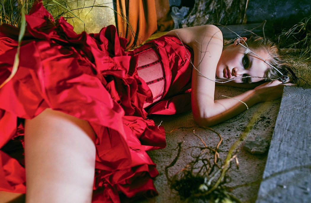 ALEXANDER MCQUEEN ベロア パンツ N1948 Sarah Burton on the Overblown Femininity of Alexander McQueen S