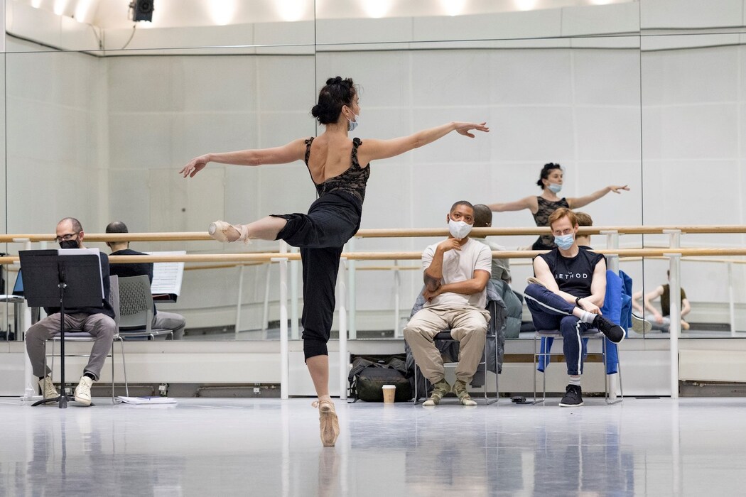 Natlalia Ospiova in rehearsal with Kyle Abraham an