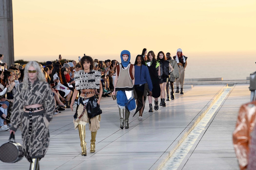 Louis Vuitton's Cruise Show Was an Ode to the California Sun Louis Vuitton's Cruise Show Was an Ode to the California Sun
