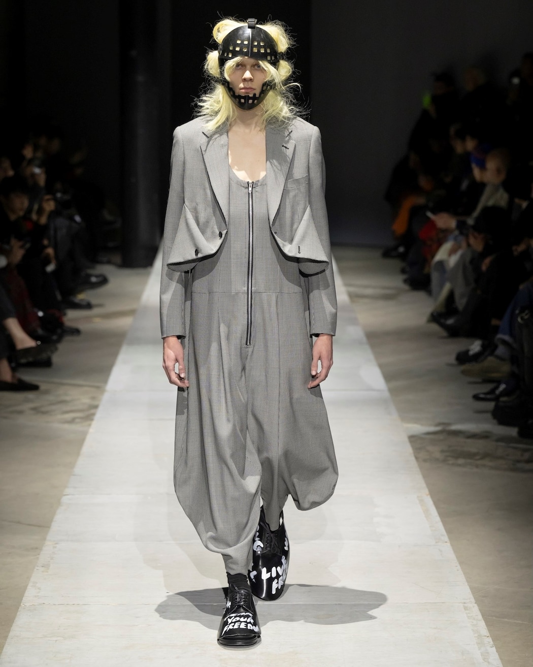 COMME des GARÇONS Homme PLUS 2000AW Comme Des Garçons Homme Plus Went Wide and Flaring For Spring