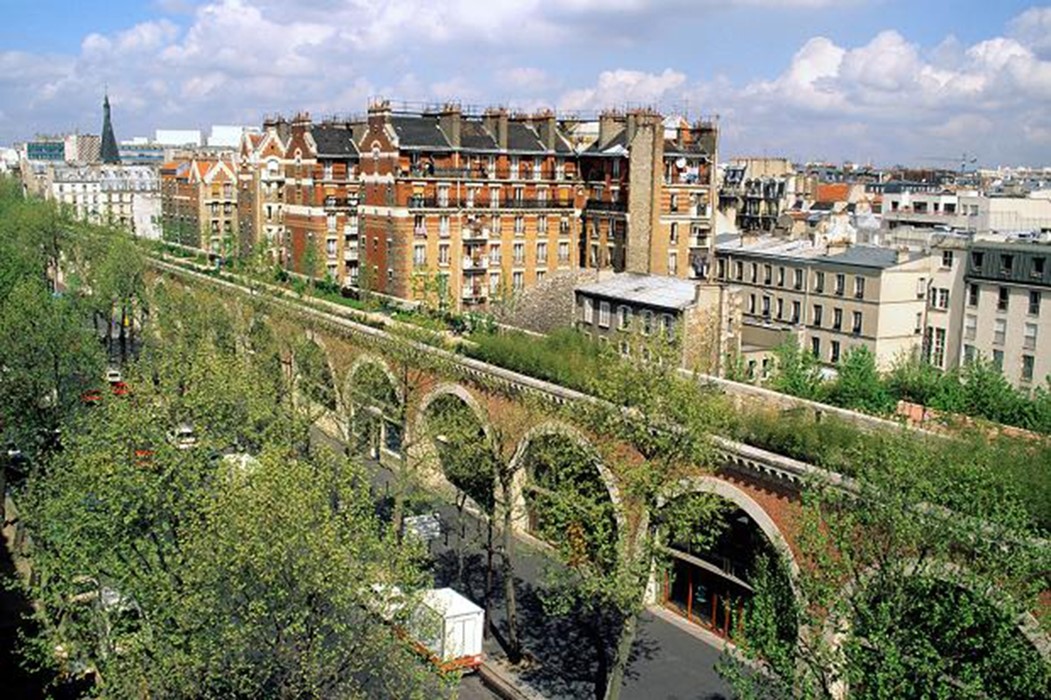 The Promenade plant&#233;e