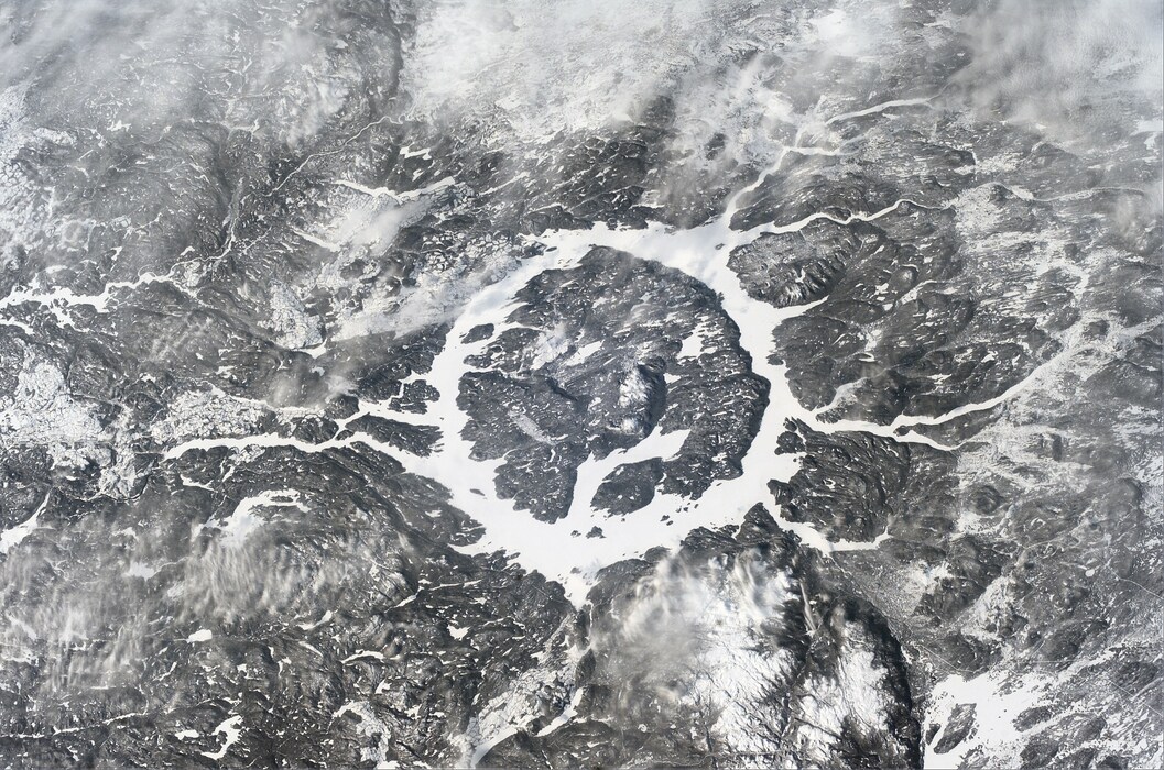Manicouagan_crater_(ISS012E15880)