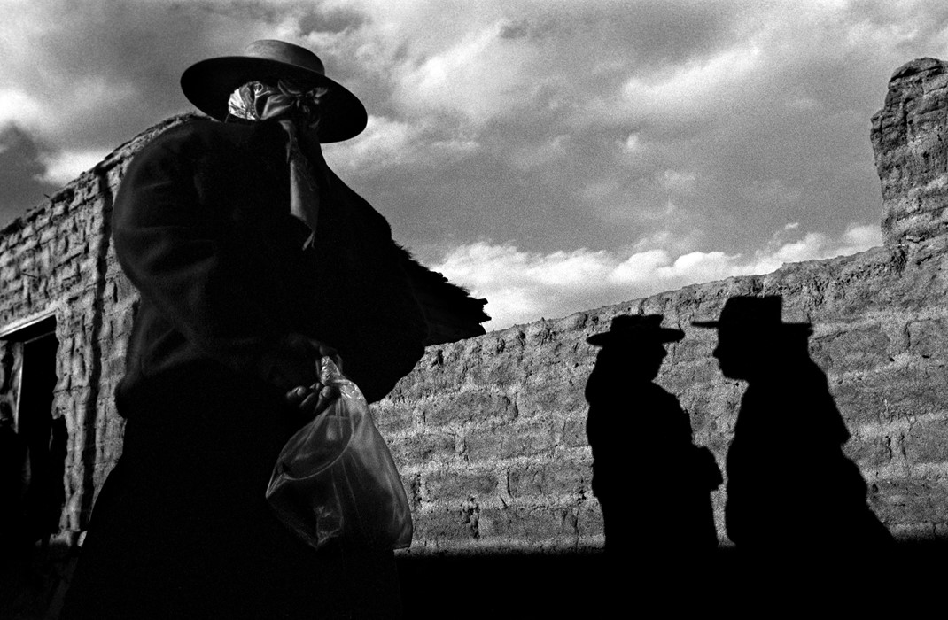 Yolanda Jim&#233;nez Escobar Magnum Square Print Sale 