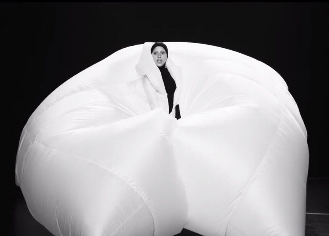 Applause by Lady Gaga, directed by Inez Van Lamsweerde and V