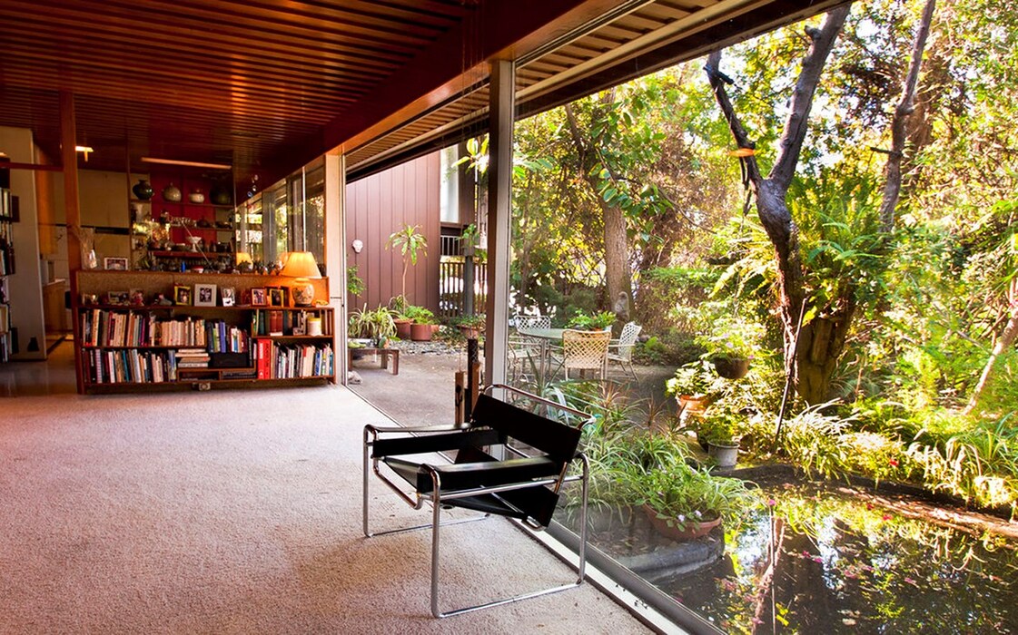 neutra-85-years-livingroom