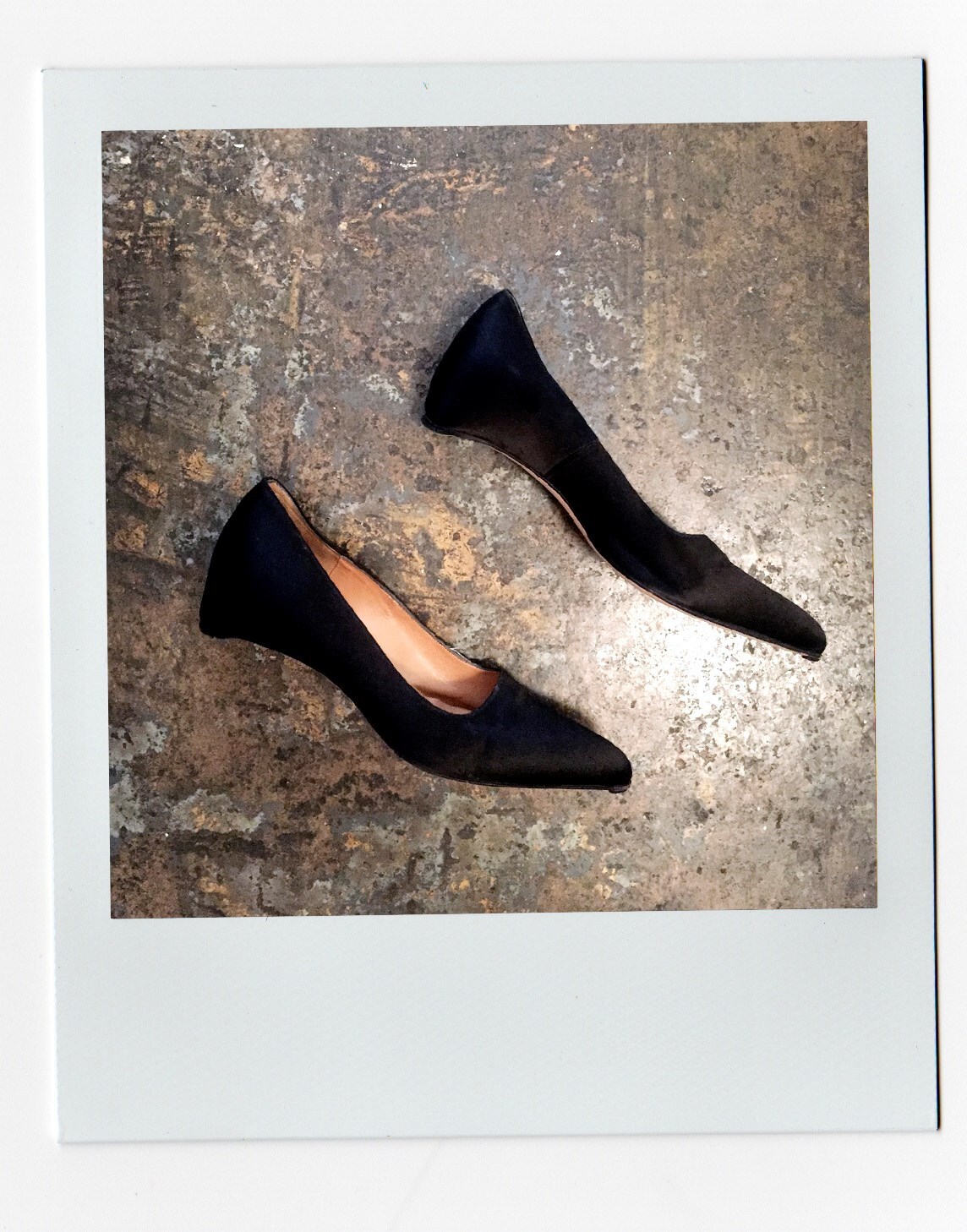 Broken heel pumps, 2000