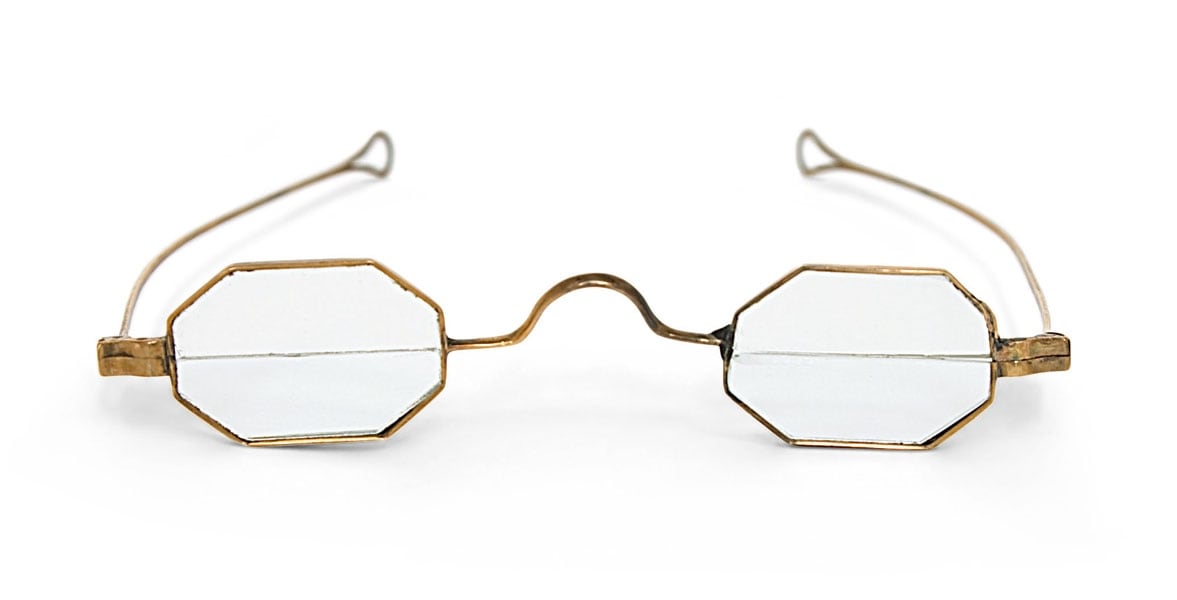 Solid gold reading spectacles with crank bridge and Benjamin