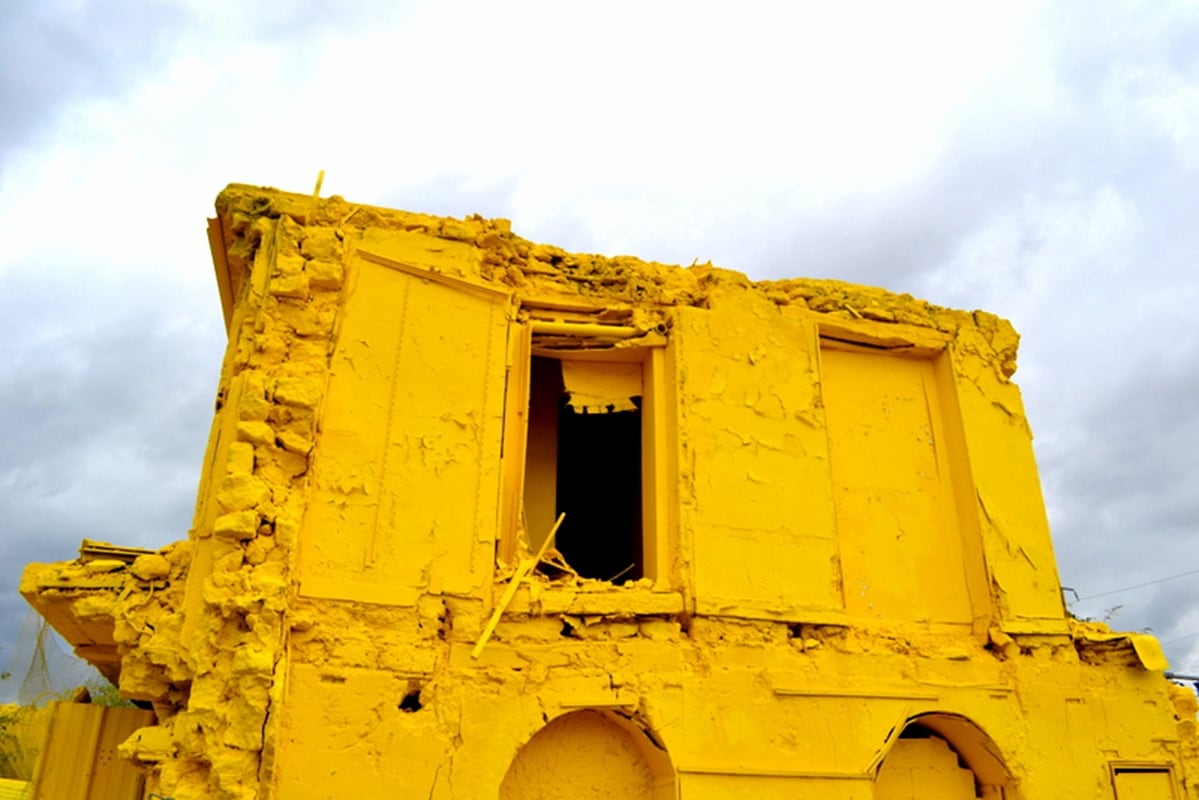 Yellow Summer House, Paris