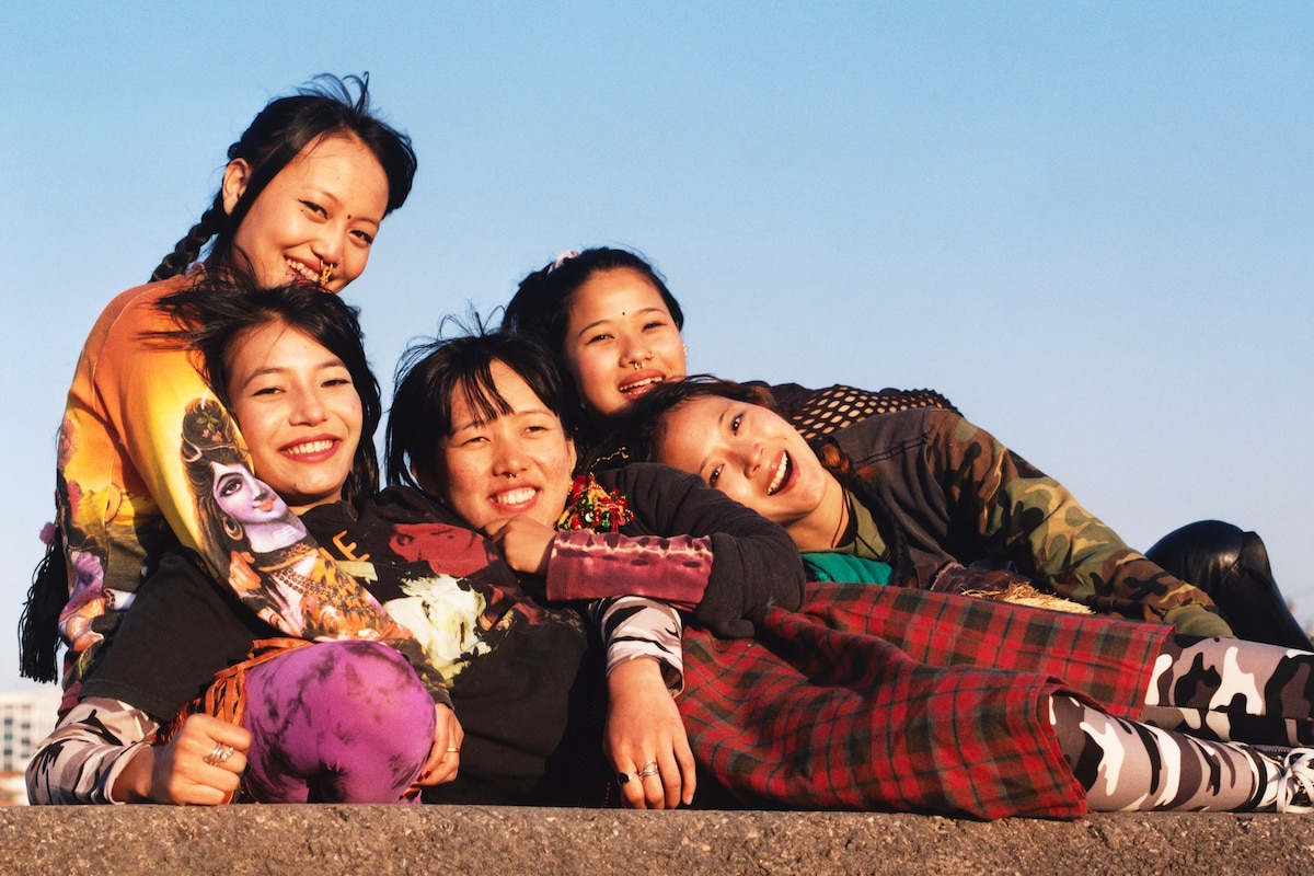 Deze beelden vangen de levendige geest van de Nepalese jeugdcultuur op