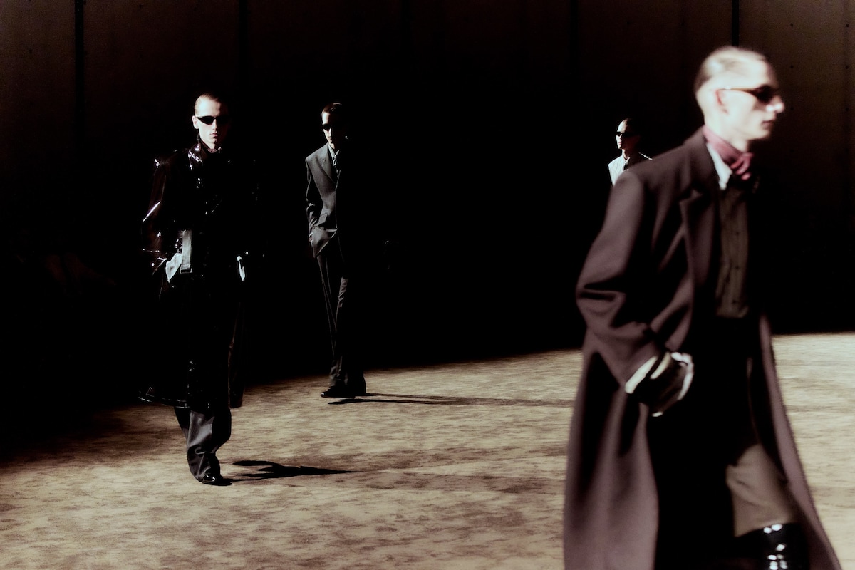 Van Saint Laurent, een dynamische en elastische weerspiegeling van de mannelijke seksualiteit