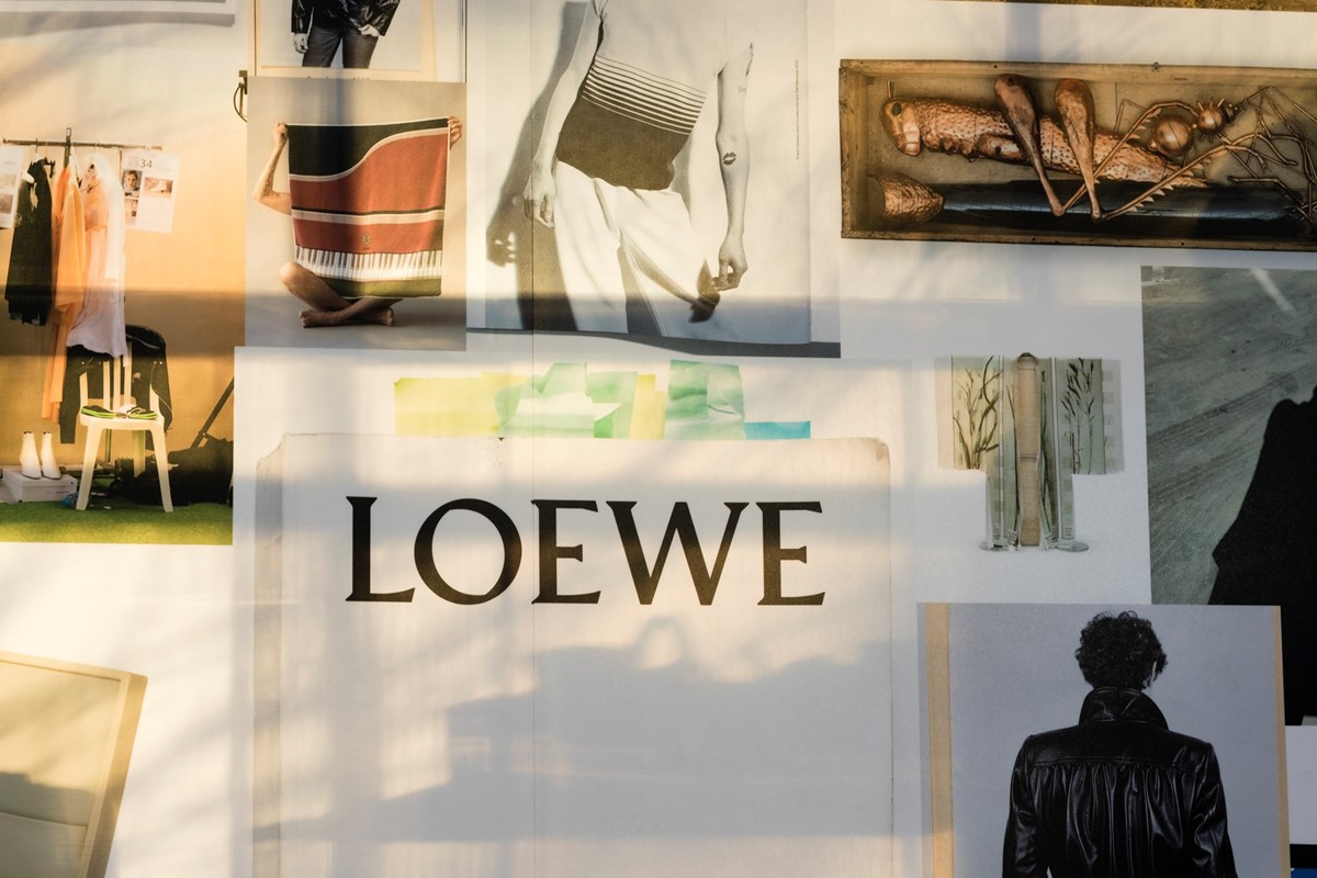 Anderson Signs Loewe Photo Book at The Broken Arm in Paris – WWD