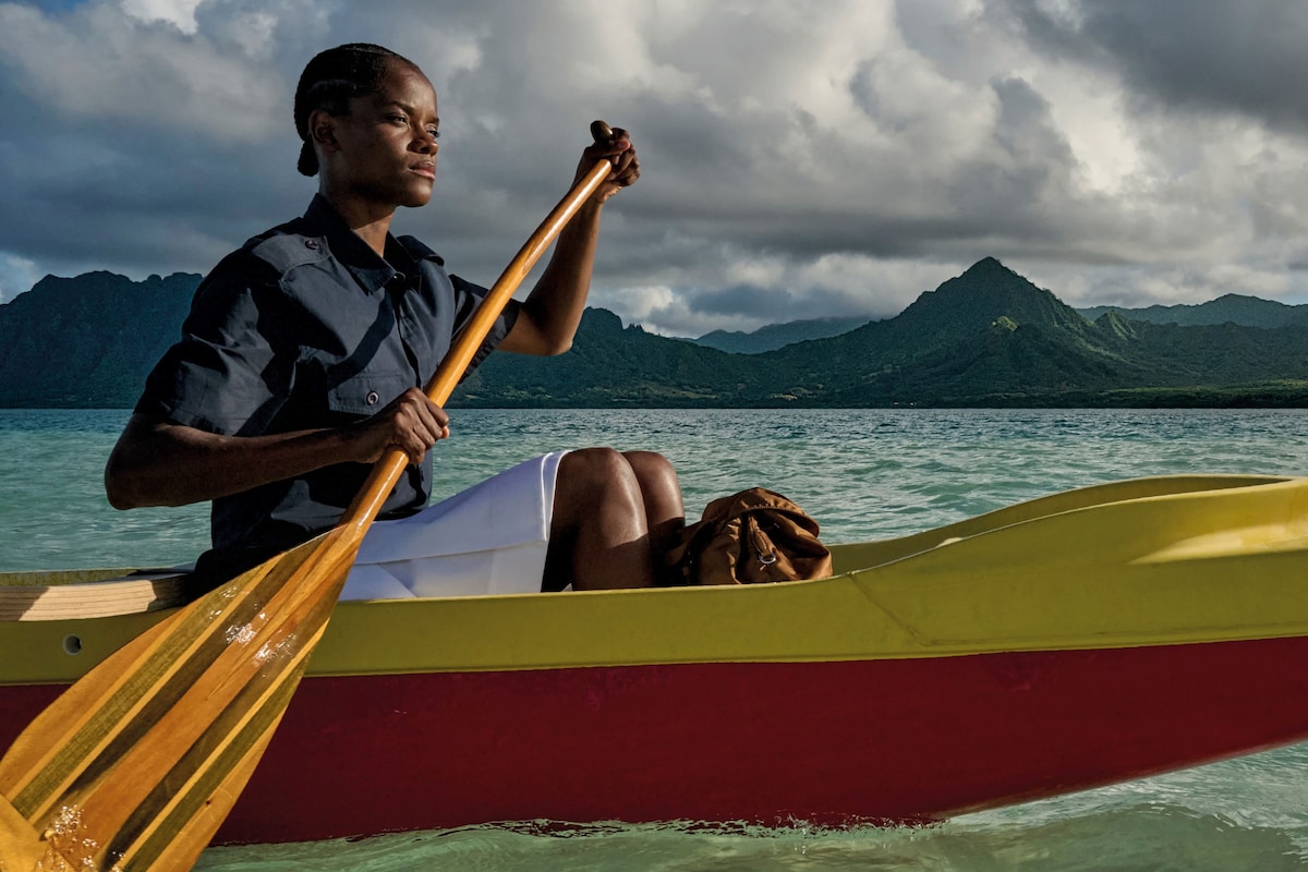Letitia Wright gaat naar Hawaï in Prada’s Re-Nylon-documentaire