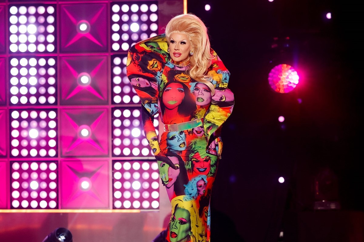 Jimbo's tits are so huge that she uses one bra for each boob :  r/rupaulsdragrace