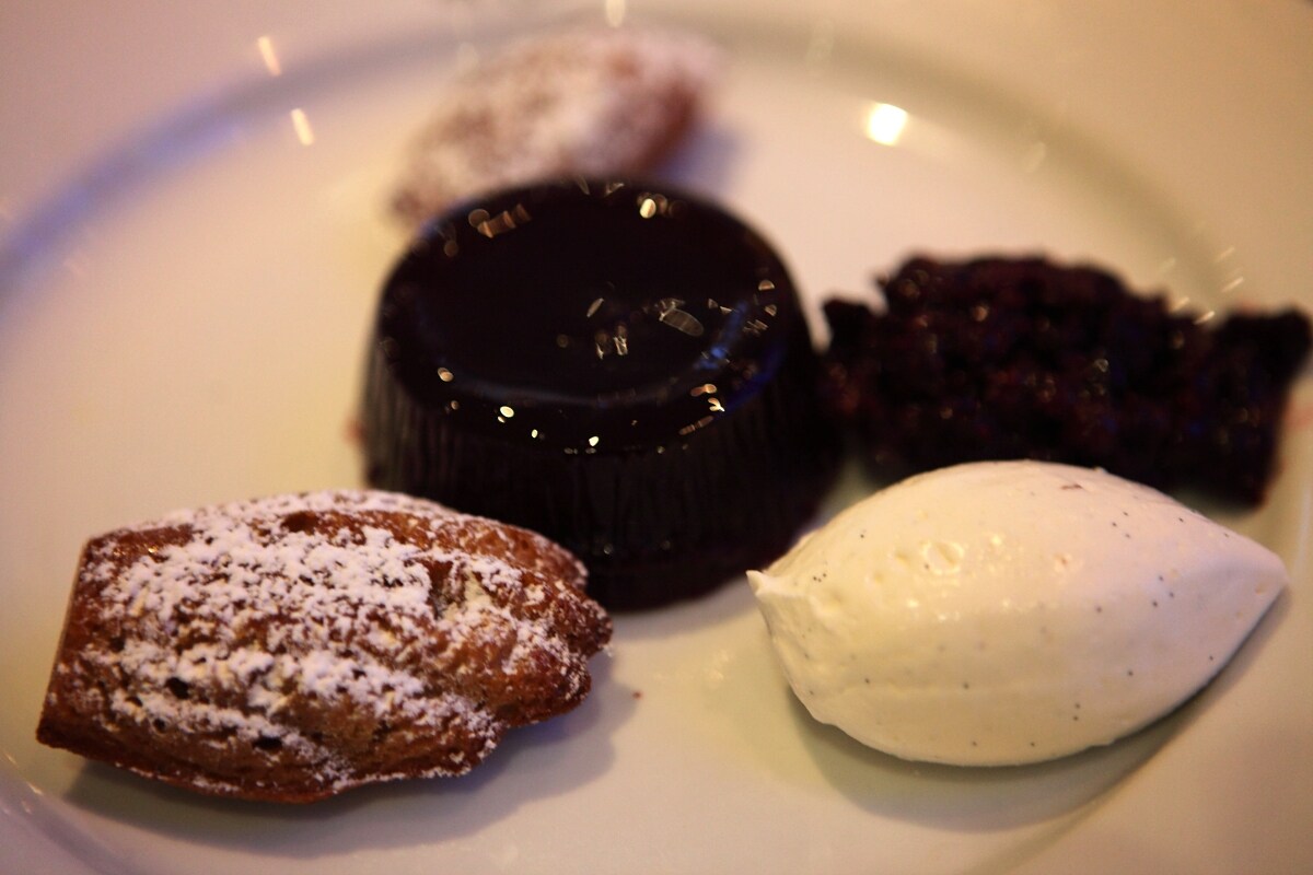 Blackcurrant and port jelly with madeleines