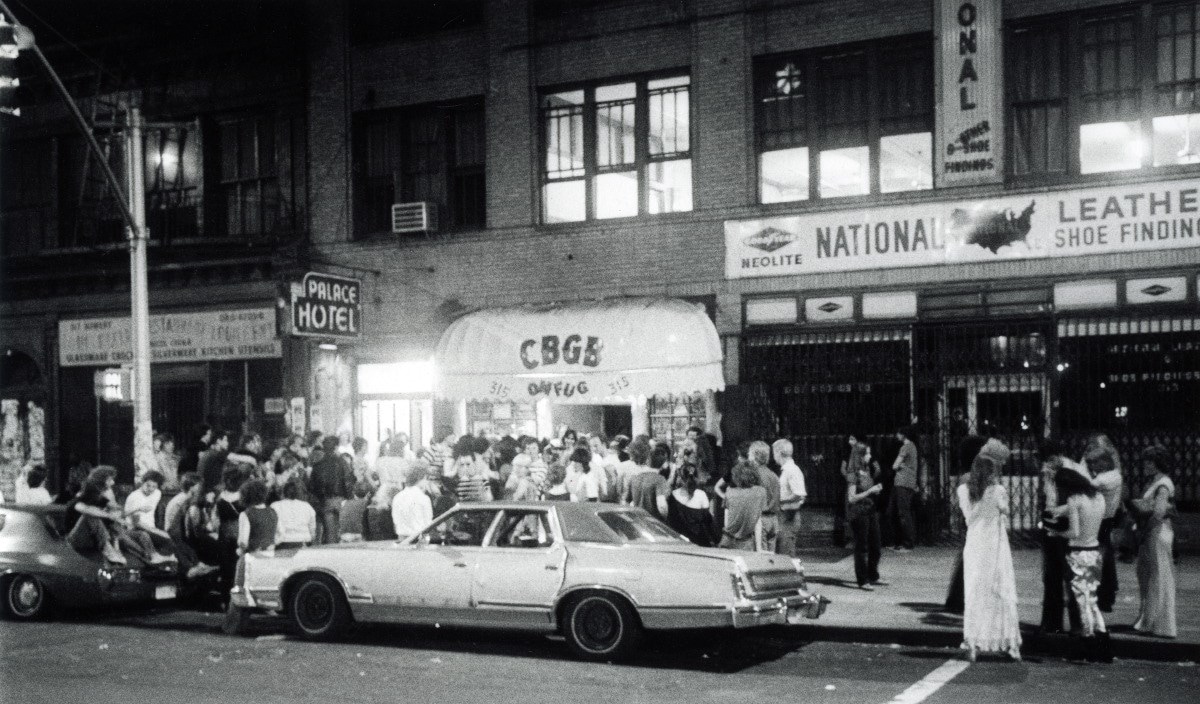 BoweryView1977_cbgb046H_godlis