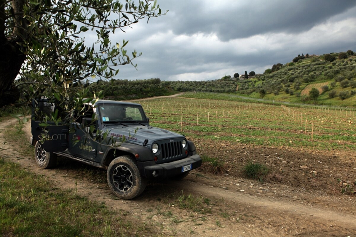 Jeep drive through artimino estate