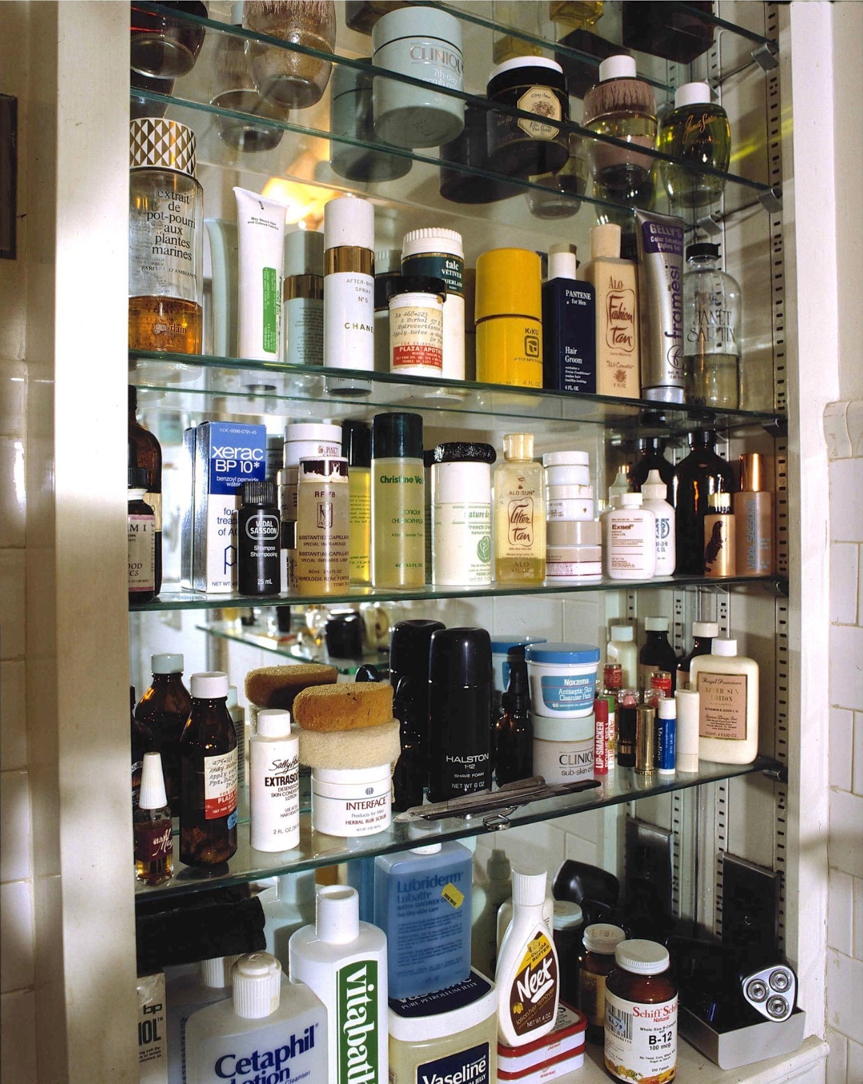 Andy-Warhol&#39;s-Medicine-Cabinet