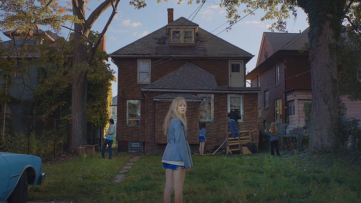 KEY 03_It Follows-2-0-2000-0-1125-crop