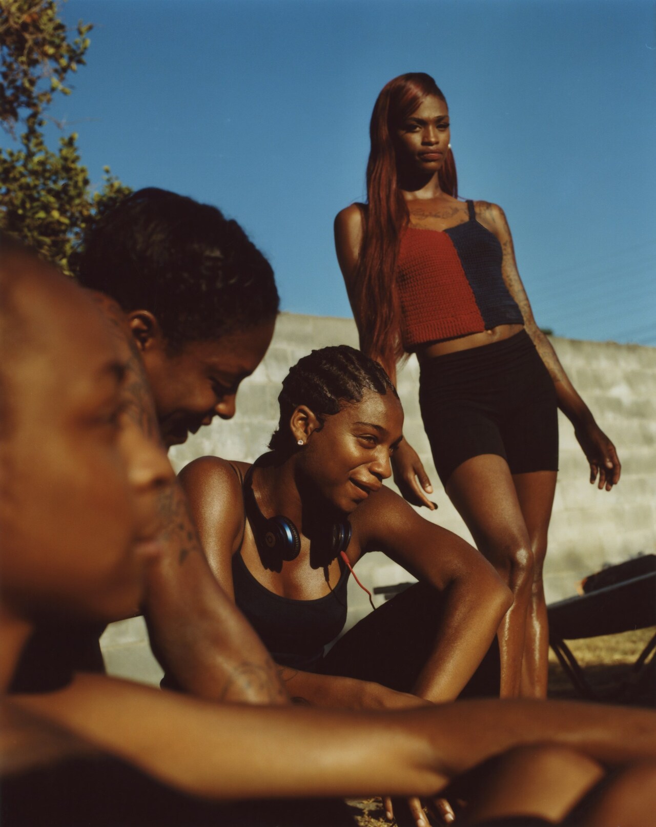 Kaelyn and the girls from the series Freres d une 