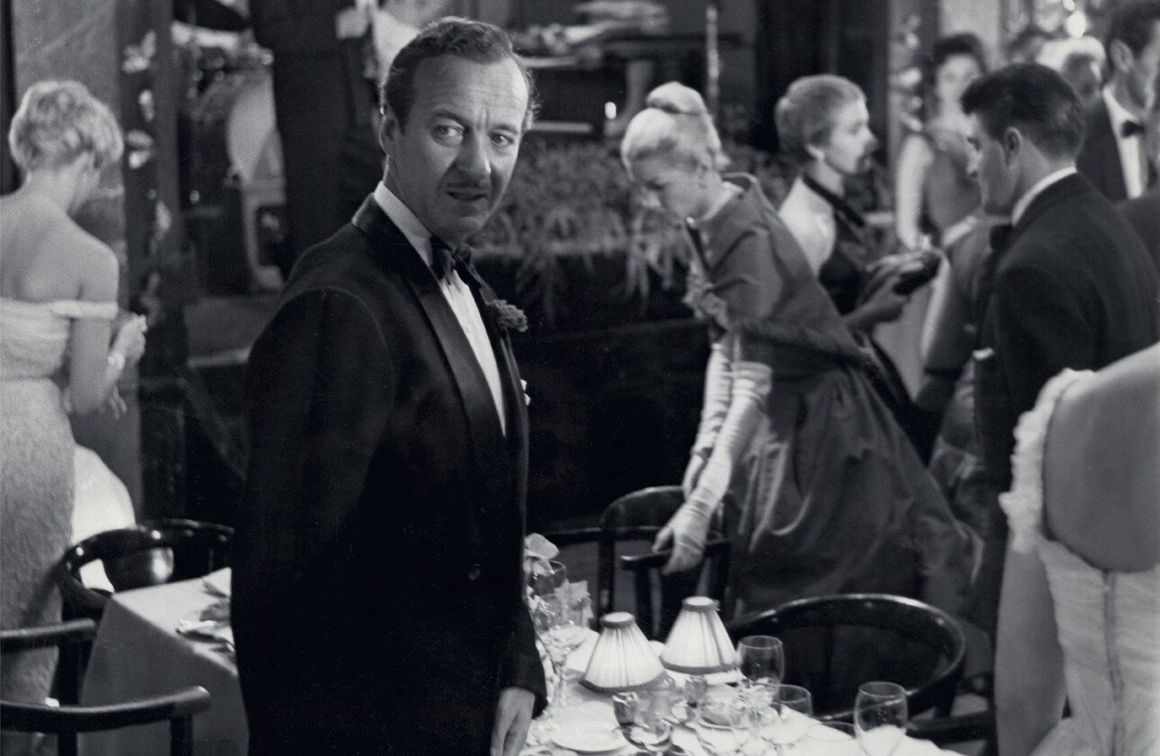 David Niven during the filming of Otto Preminger’s Bonjour t