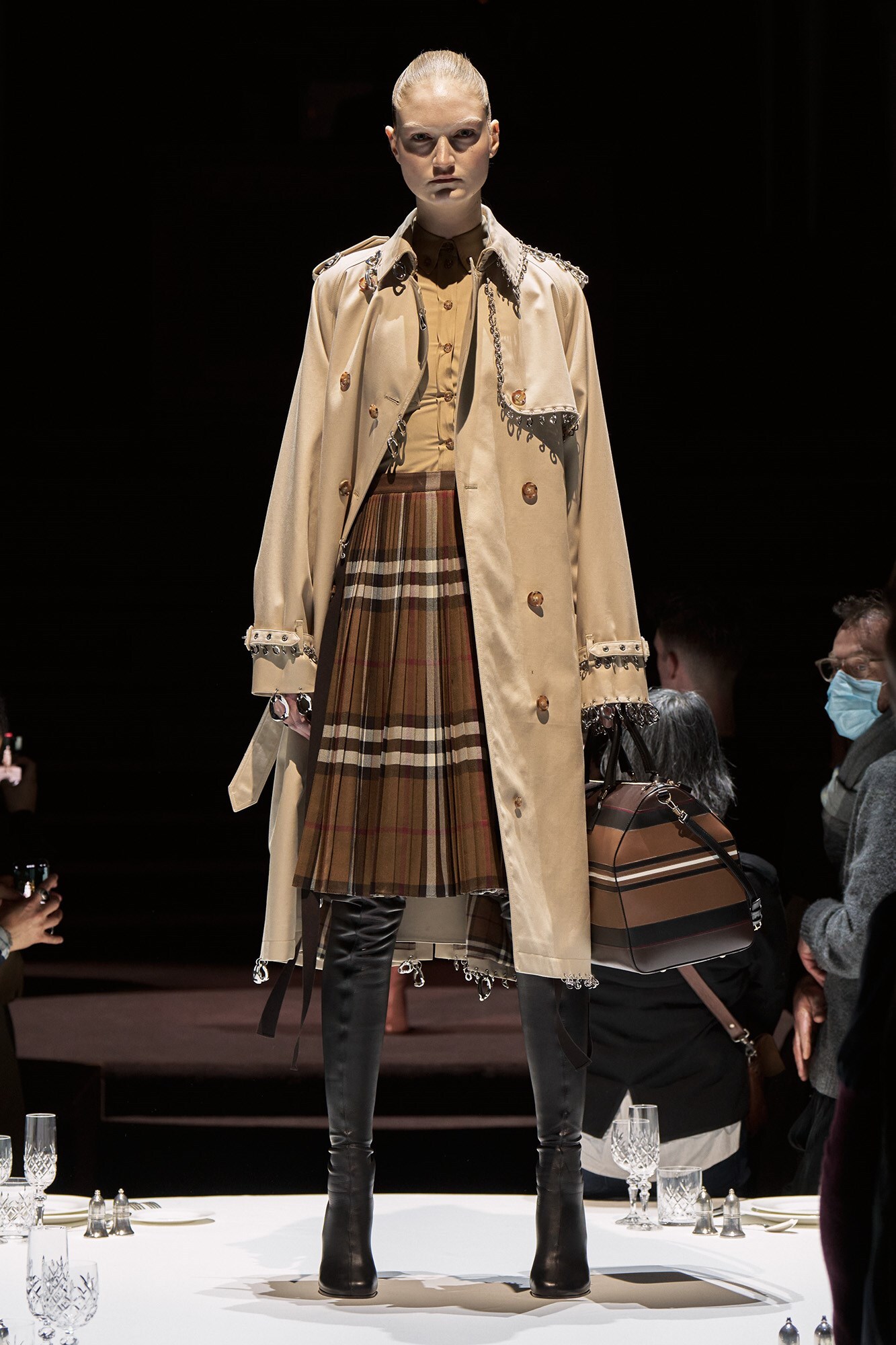 Burberry Autumn_Winter 2022 Womenswear Collection 