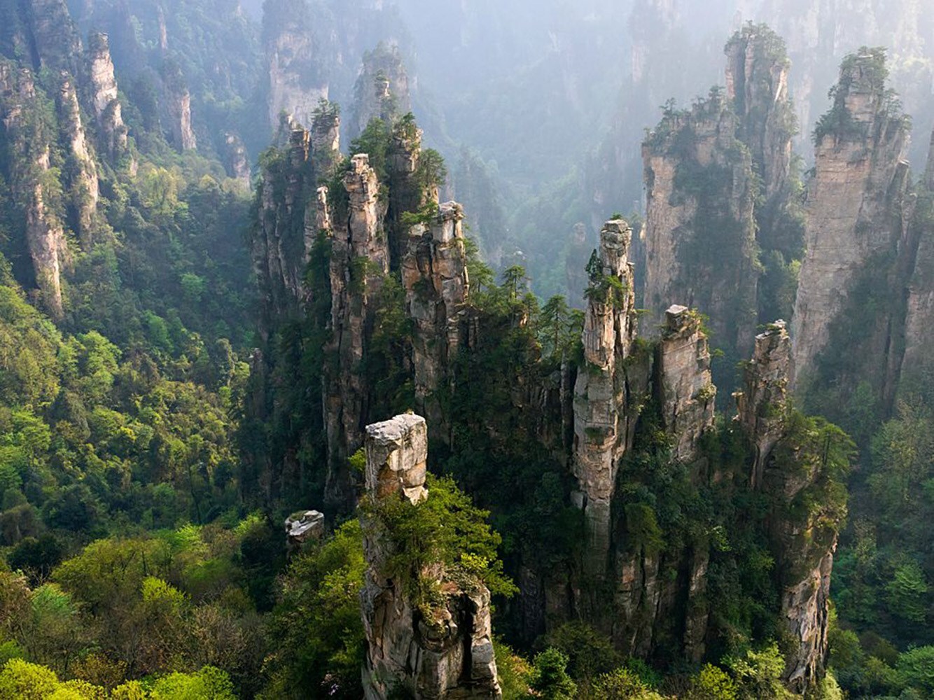zhangjiajie-national-forest-park-china_66408_990x7