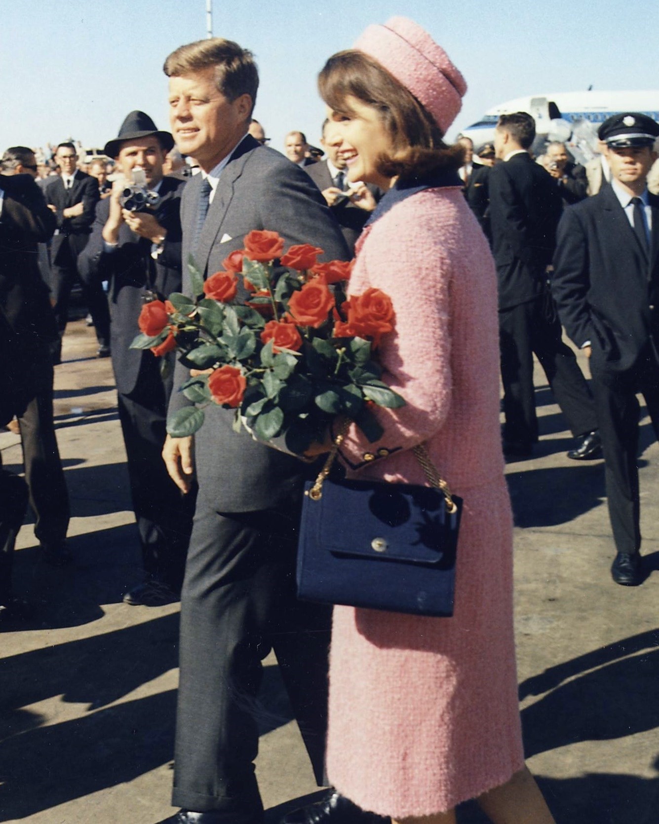 JACKIE O Kennedys_arrive_at_Dallas_11-22-63_(Cropp