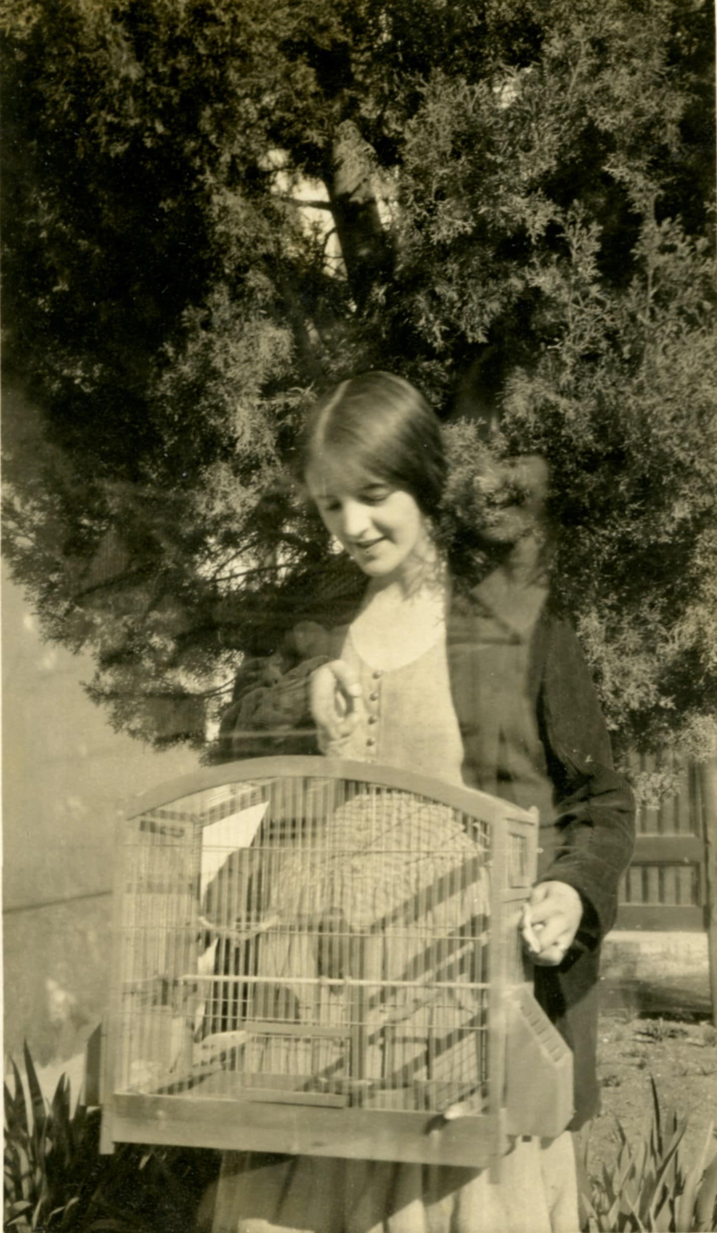 Barbara Hepworth at the British School, Rome, on a