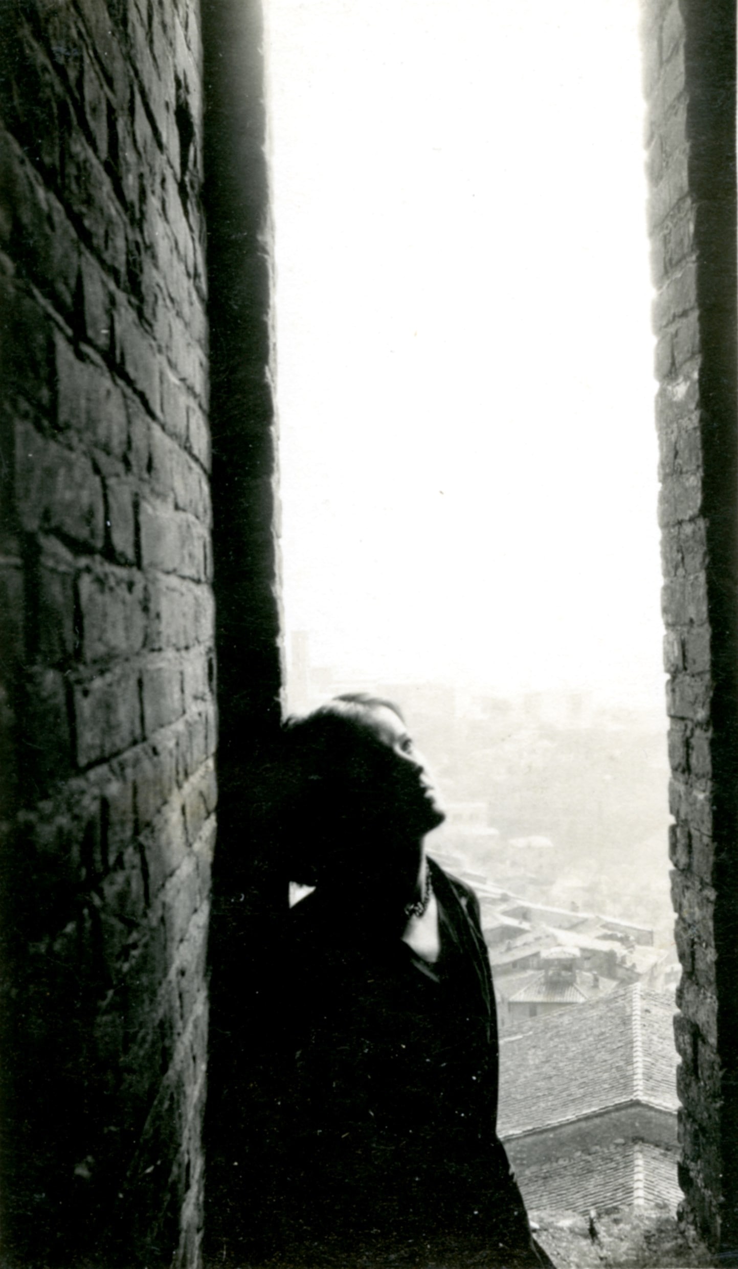 Barbara Hepworth in Siena, from the tower of the P