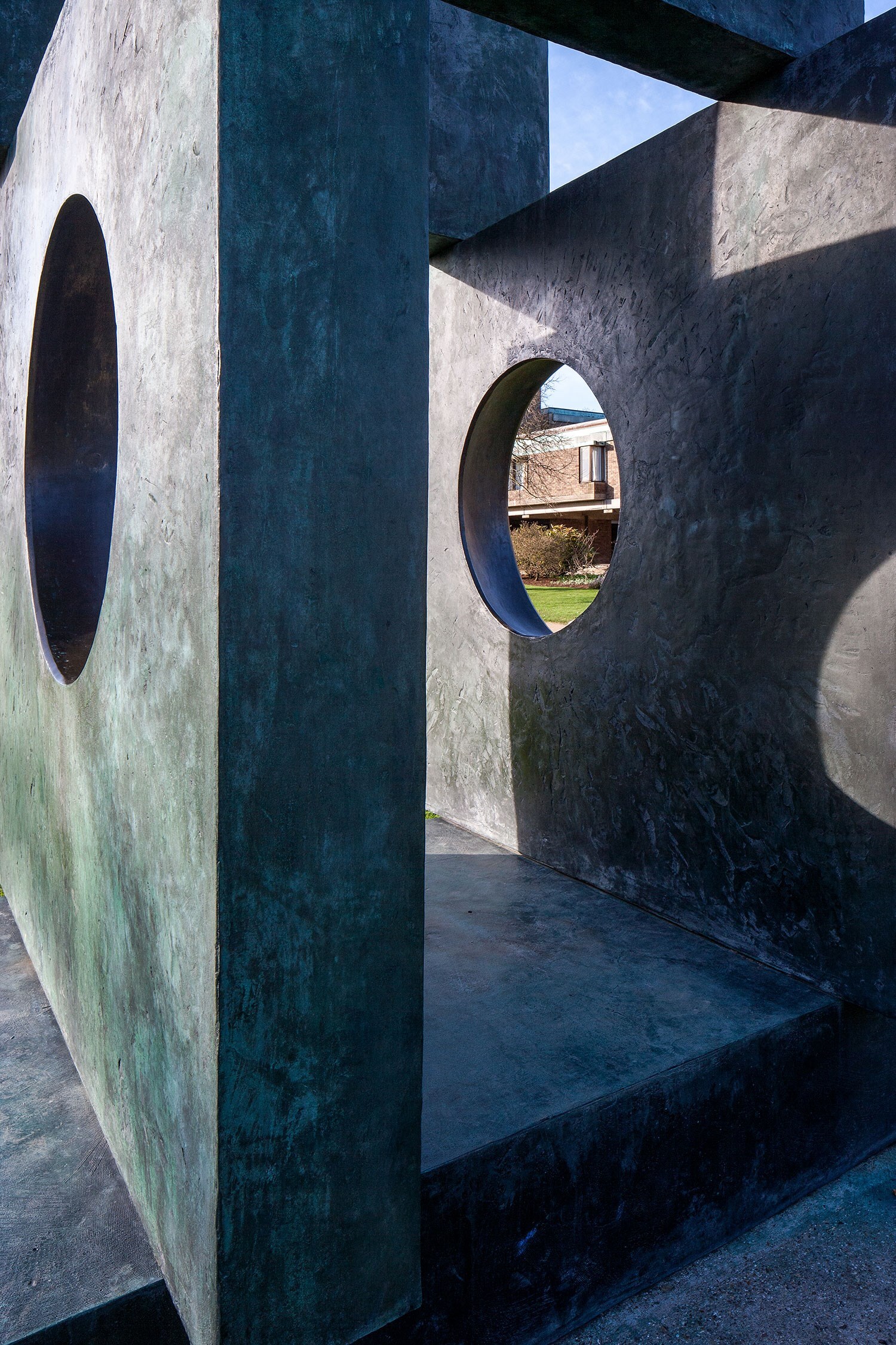 Barbara-Hepworth_churchill_col2