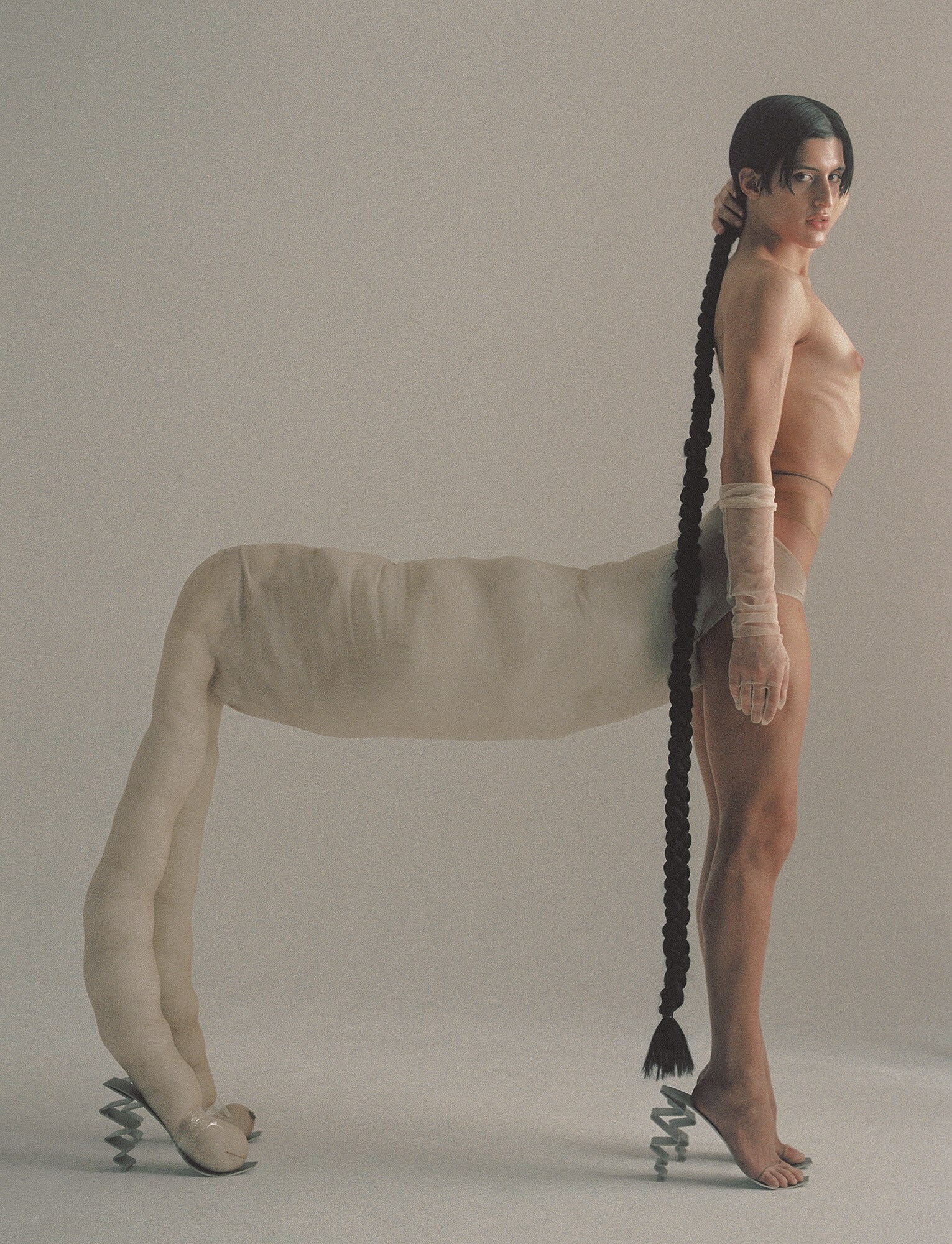 Carlota Guerrero Tengo drag&#243;n dentro photographer book
