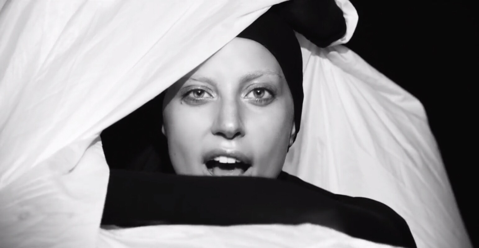 Applause by Lady Gaga, directed by Inez Van Lamsweerde and V