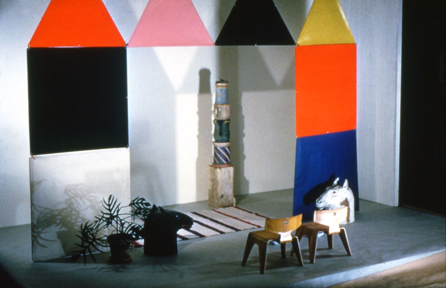 18. The World of Charles and Ray Eames. Tableau of