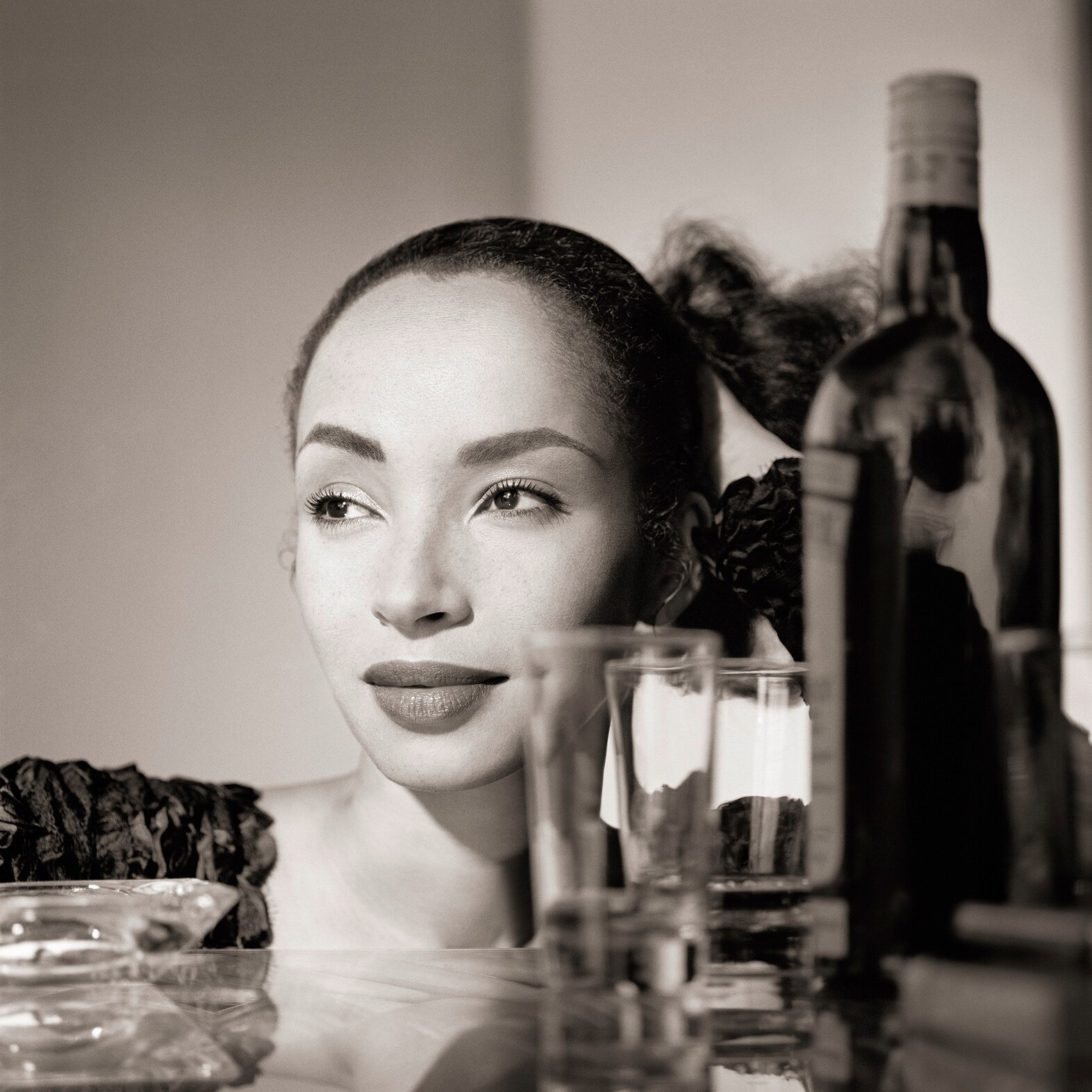 015-Sade-with-Cocktails-1