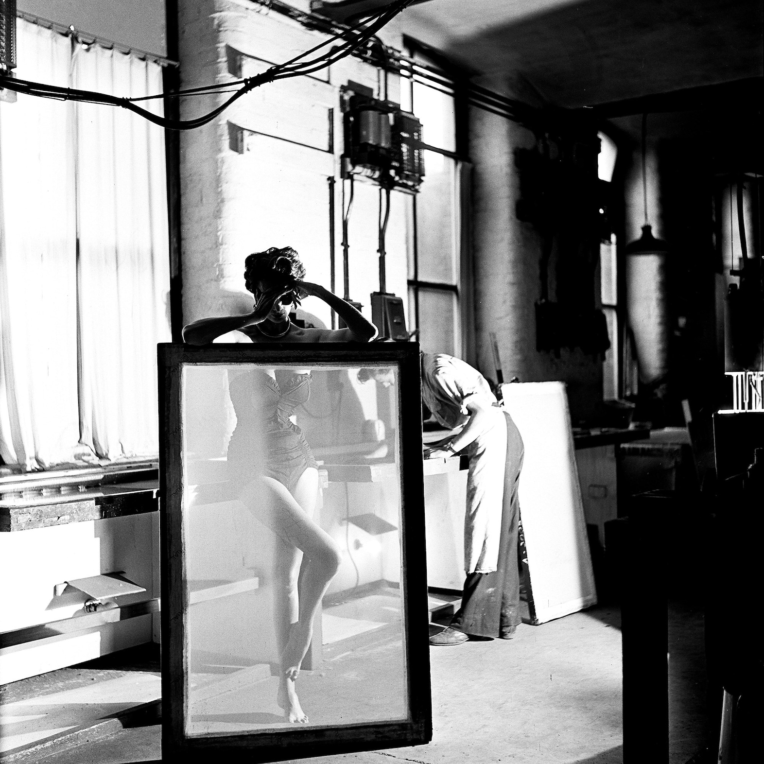 Barbara-Goalen-behind-a-printing-screen,-Lancashir