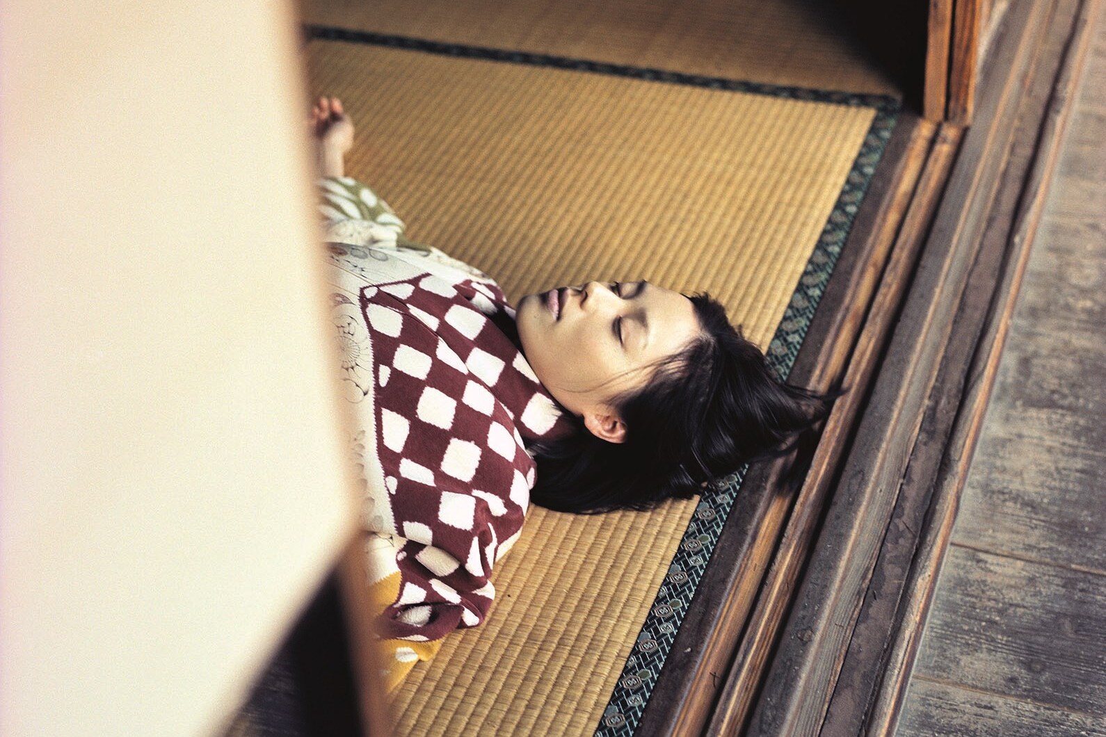 pg.223_Izima Kaoru_Itsuka Nene wears Tuzigahana