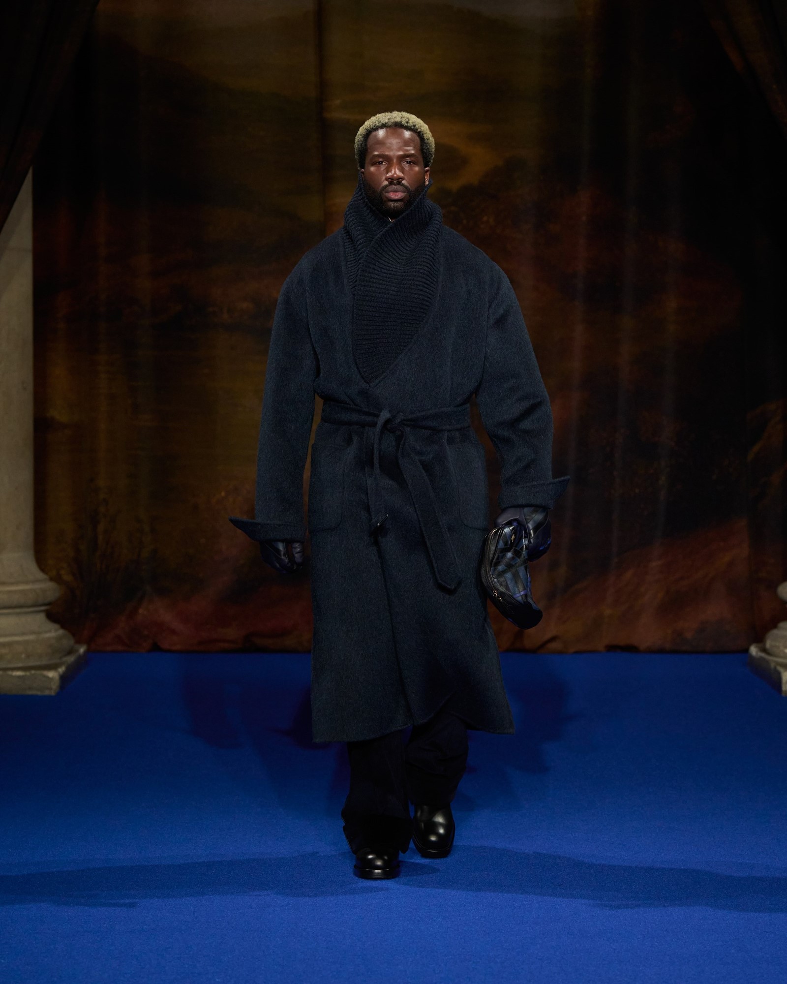 Burberry Winter 2025 Show - Look 16