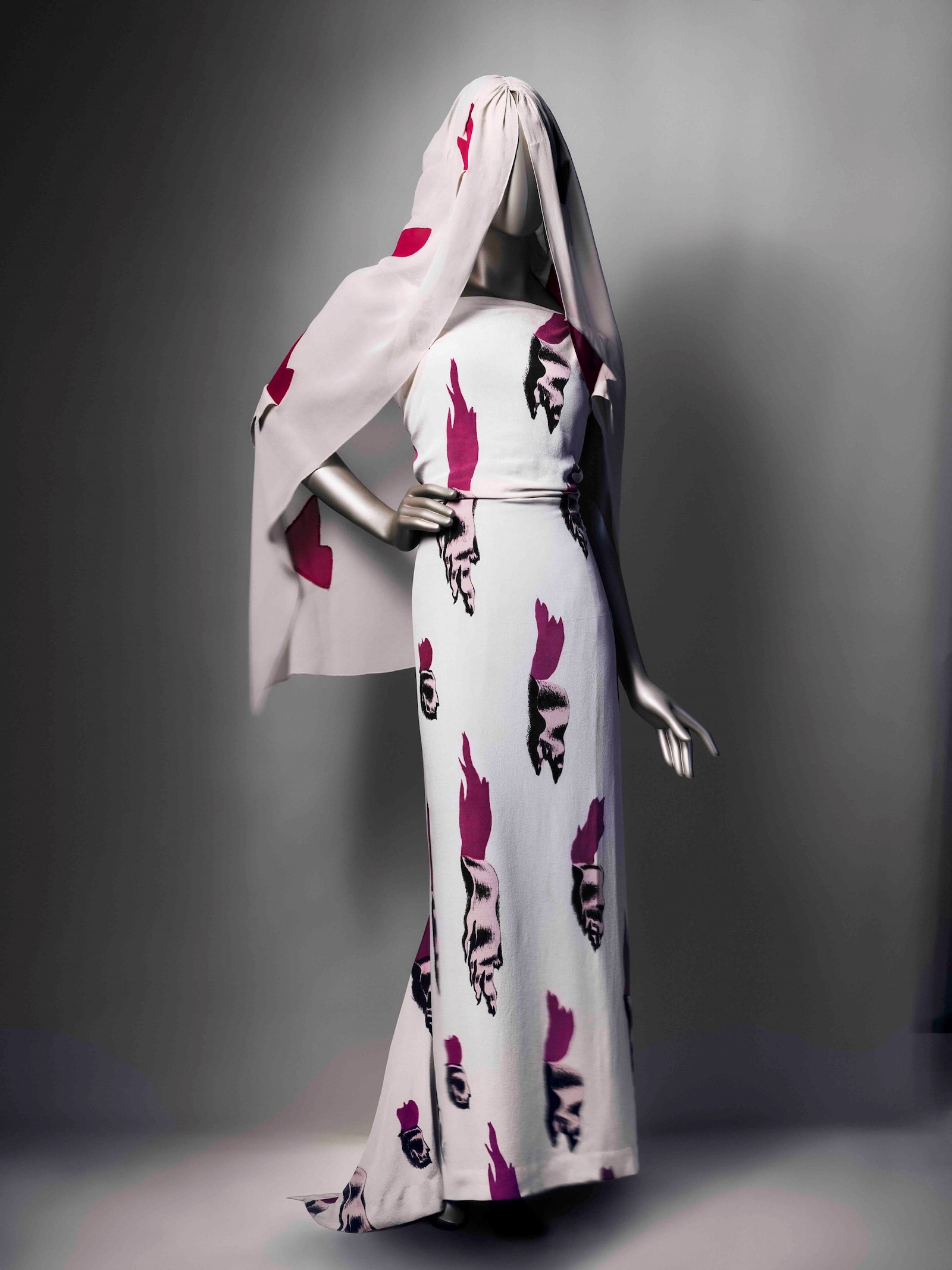 Schiaparelli: Fashion Becomes Art 