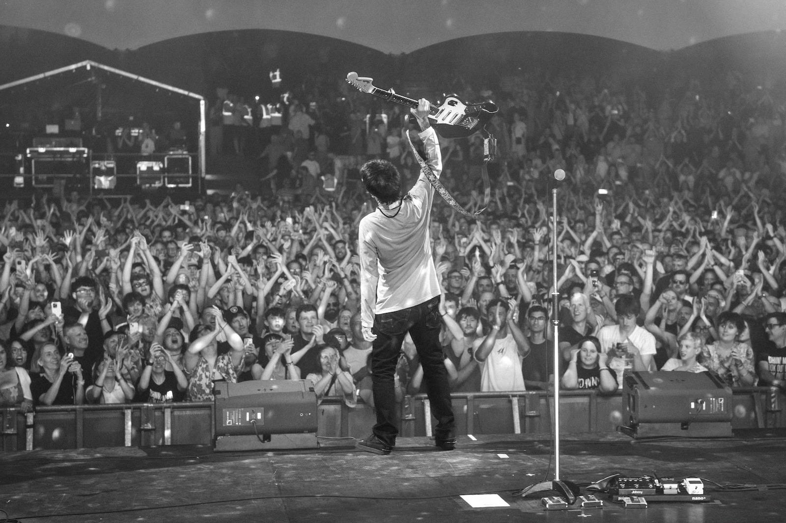 JohnnyMarr_CastlefieldBowlManchester_AaronParsonsP