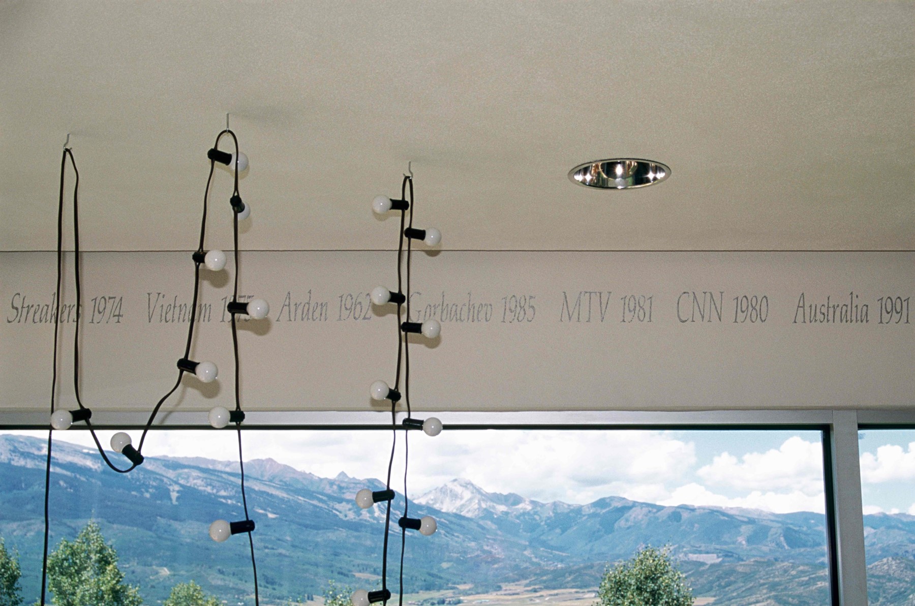 Felix Gonzalez-Torres at David Zwirner