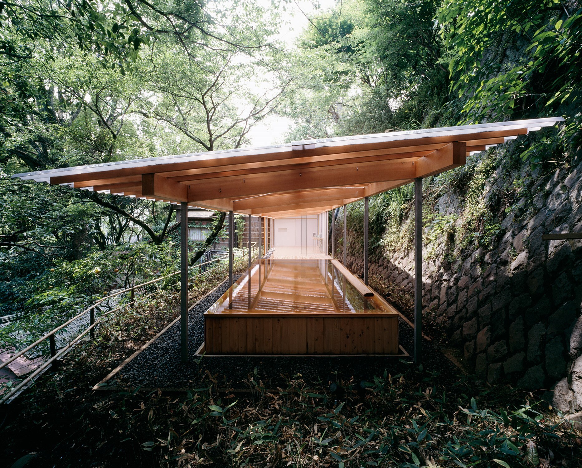 Kengo-Kuma_Kogohi-Bathhouse-roof